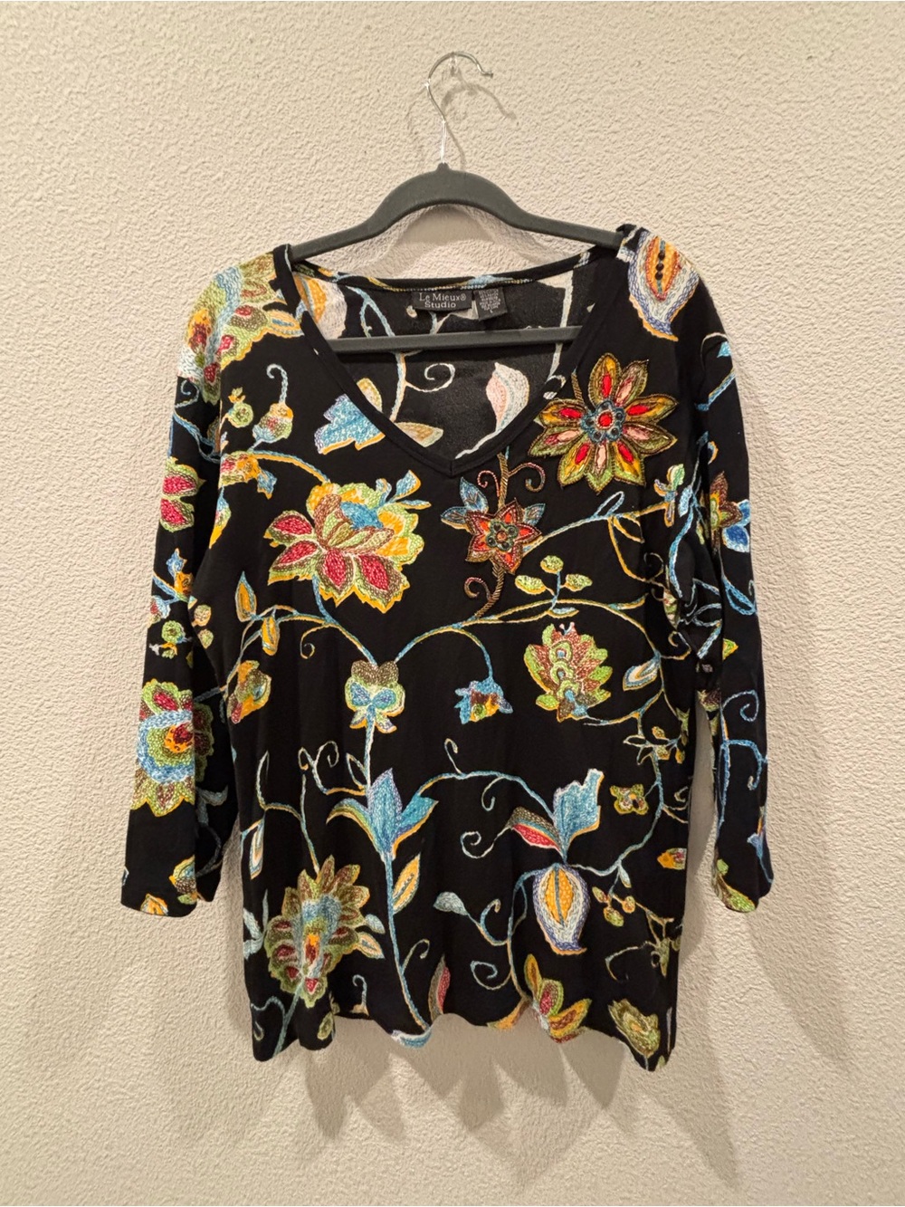 Embroidered Floral V-Neck Long Sleeve Top - Black